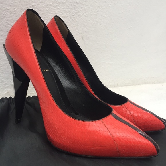 🔴SOLD🔴 Fendi Red Snakeskin Diamond Sculpted Heel Pumps - Picture 9 of 10